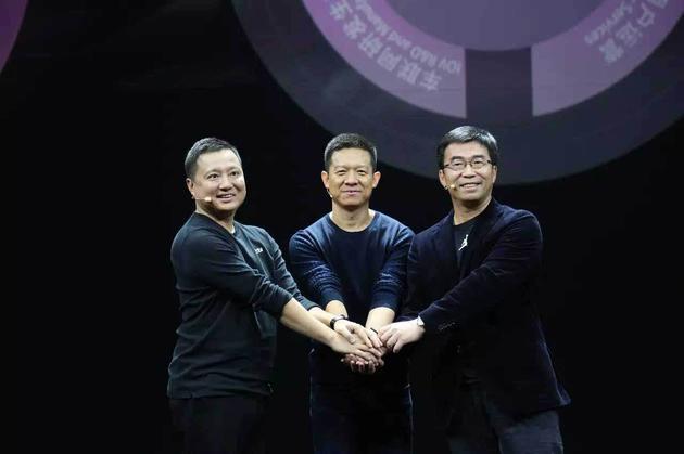 左至右分别为:周航,贾跃亭,原乐视超级汽车全球副董事长、中国及亚太区CEO丁磊 ,贾跃亭,创始人,易到被讨债司机围攻 周航爆料乐视挪走13亿互撕