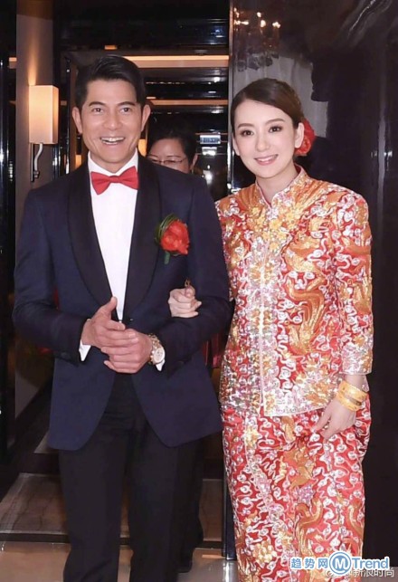今日热点：曝奶茶妹妹招助理 我从小就听你的歌长大