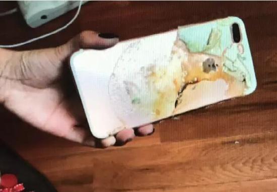 , 新闻 速览：郭晶晶二胎产女  半夜手机自燃冒烟