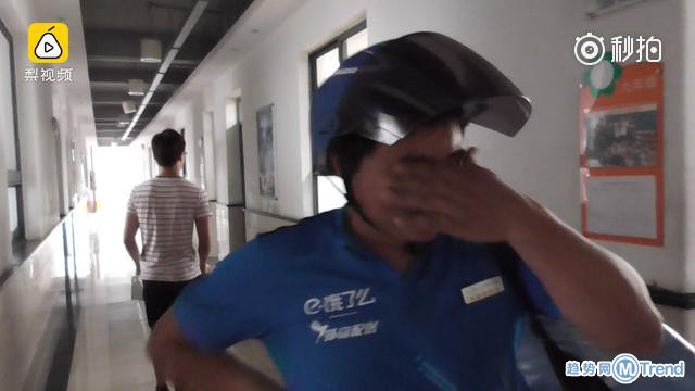 顺丰菜鸟之争升级 外卖小哥给儿子送了一次餐