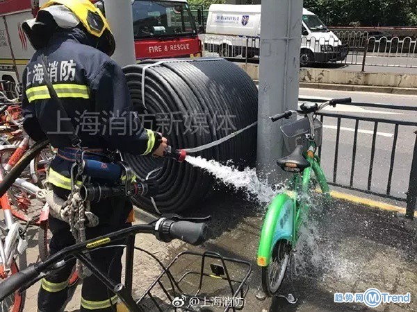 热点：夫妻争吵妻子跳湖 共享电单车自燃