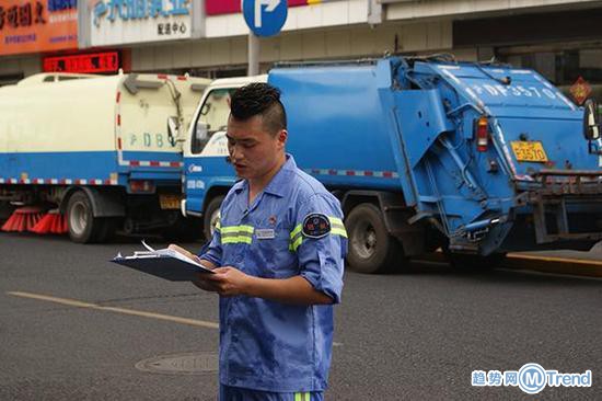 今日热点：赵又廷回应绯闻 最帅环卫工成网红