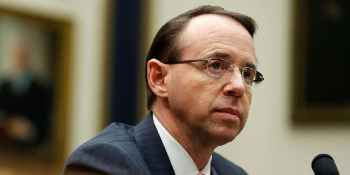 Deputy U.S. Attorney General Rod Rosenstein testifies to the House Judiciary Committee hearing on oversight of the Justice Department on Capitol Hill in Washington, U.S., December 13, 2017. REUTERS/Joshua Roberts ,美国司法部竟然把詹姆斯·科米的备忘录交给了国会