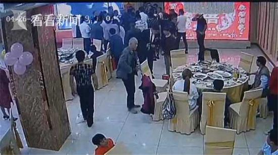 ,逃犯出席朋友婚礼 便衣警察上演抓捕大战