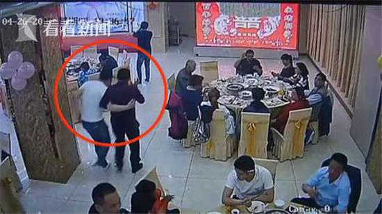 ,逃犯出席朋友婚礼 便衣警察上演抓捕大战