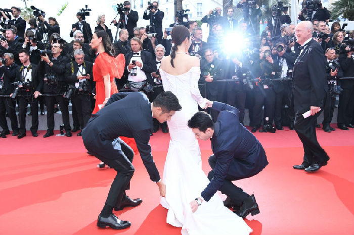 20180516112023345056.jpeg ,秦岚亮相戛纳红毯 露肩鱼尾裙尽显优雅大气