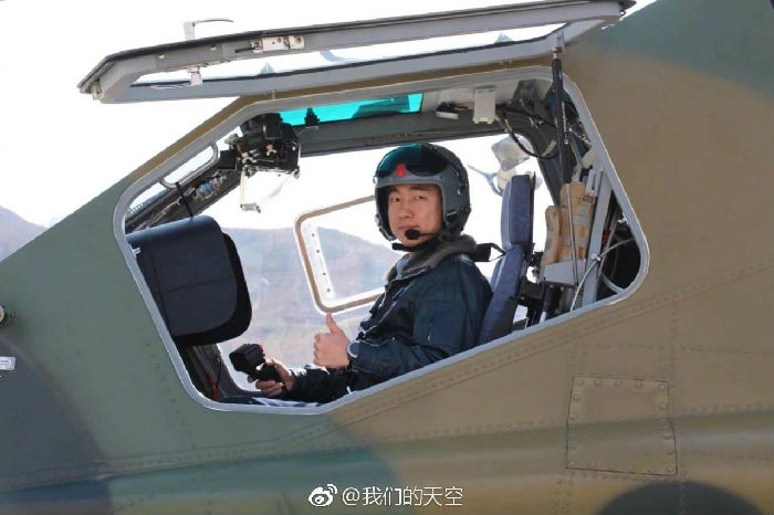 ,川航机长：赞英雄，赞的就是“专业”与“敬业”！