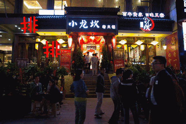 ,恶心！老油反复用、餐具拖把一起洗！小龙坎老火锅：全国核查