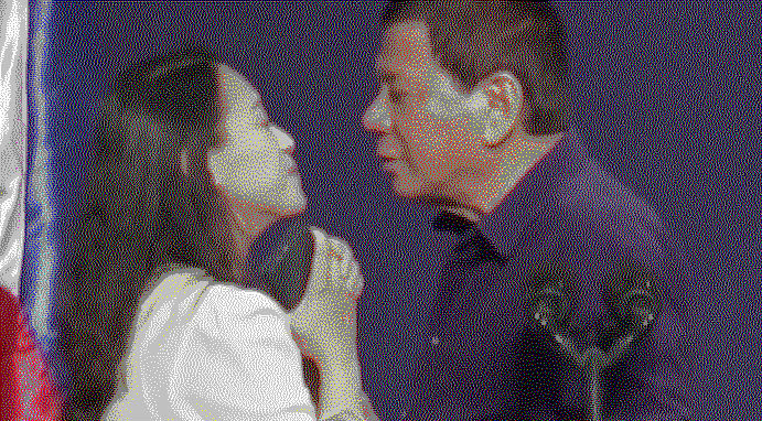 ,菲律宾总统亲吻年轻女子