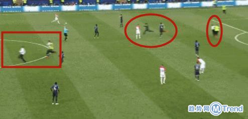 今日热点：四名球迷冲进球场 巴黎狂欢发生暴 乱