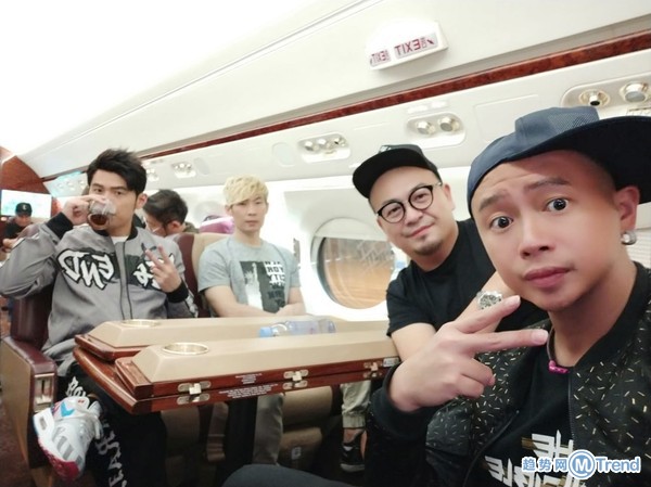 今日热点：被逼生娃愤而报警 周杰伦赶场租飞机