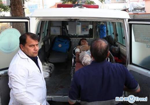 今日热点：喀布尔自杀式爆 炸 曝幼儿园针扎幼儿