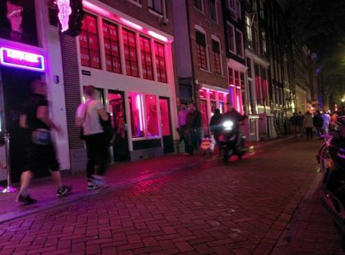 ,韩国清理红灯区 网民热议：对社会风气负 面影响扩散更大