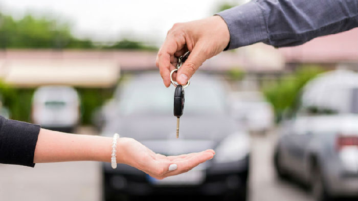 key-handoff-800x450.jpg ,伊利诺伊州州长否决了旨在削弱租车竞争的法案