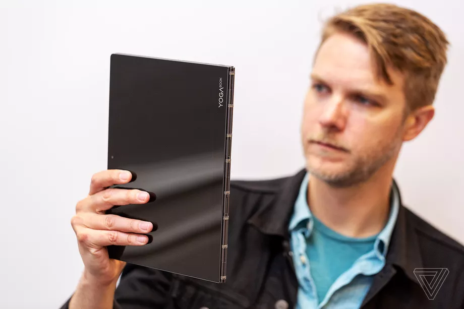 vpavic_180712_2898_yoga_book_c930_0015.jpg ,联想的新瑜伽书用电子墨水屏幕取代了键盘