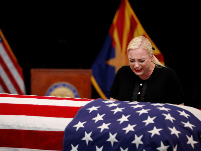 5b888e835c5e52371e8b4c1c-960-720.jpg ,特朗普戏言萨拉•赫卡比•桑德斯在约翰•麦凯恩死后对其行为“神经崩溃”