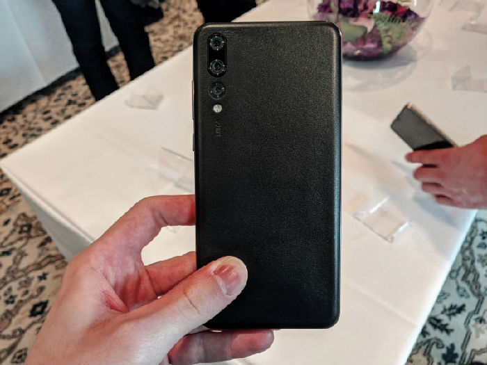 IMG_20180830_095936.jpg ,谷歌,智能家居,华为第一个智能扬声器是带有Alexa和内置4G路由器的AI立方体