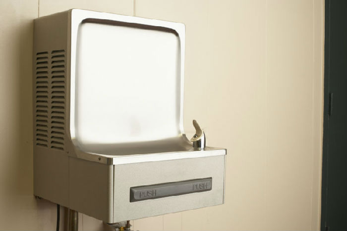 ,美国学校用水含铅“令人不安”  底特律甚至关闭所有喷泉