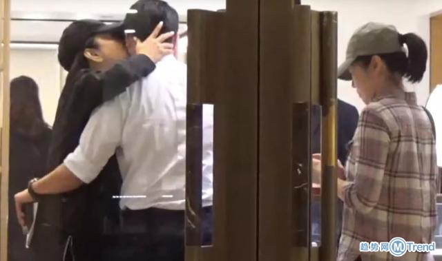 今日热点:林青霞亲吻型男 曹云金唐菀疑离婚