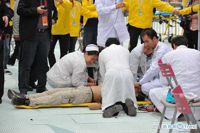 今日热点：揭秘医美乱象维C美容针卖23万 大一新生体测身亡