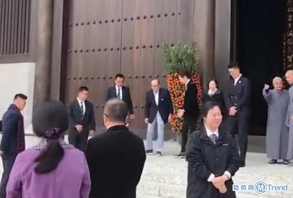 今日热点：新型肺炎乙类传染 偶遇李嘉诚拜佛