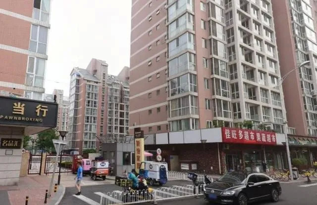 ,武汉女子黄登英进京调查后续：怎么离汉抵京？邻居称漂亮爆料背景