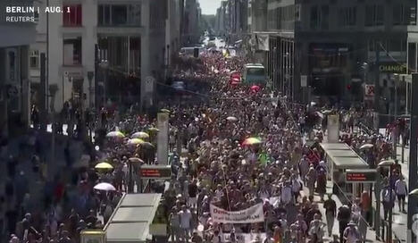 德国柏林爆发反防疫措施游行