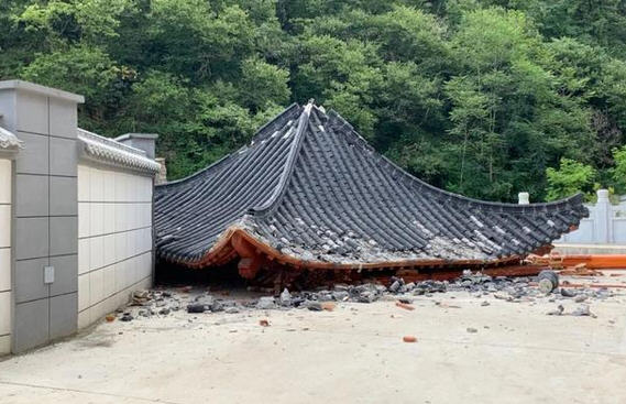 中纪委介入调查 贫困县7.1亿豪华中学喷泉凉亭被拆除