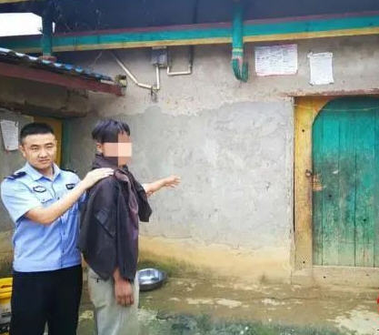 热点：警方悬赏通告放女子整容对比照 男生篡改上百名同学中考志愿