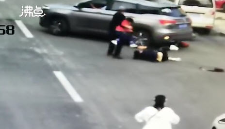 热点：女子当街遭前男友驾车碾压 父亲为骗保把智障儿子推下海