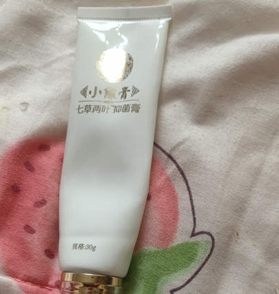 新华社评学生模仿奥特曼被劝退 青岛现大头娃娃或因用抑菌膏