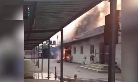 缅甸仰光部分地区实施军事管制 缅甸中企遭打砸抢烧 中使馆回应