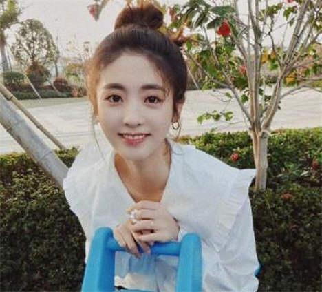 小学严格执行免试就近入学！女星邢菲被男子尾随报警