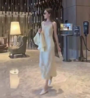 孩子爬上抚顺地标建筑当滑梯 24岁网红遭65页长文控诉