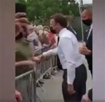 法国总统马克龙访问行程中突遭掌掴