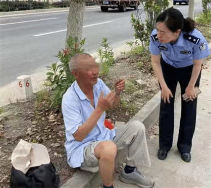 爷爷跋涉千里带孙子自首