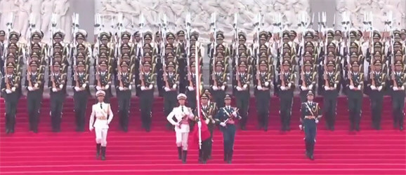 100响礼炮响彻云霄