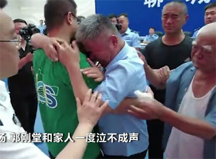 失孤原型儿子:决定留在养父母身边