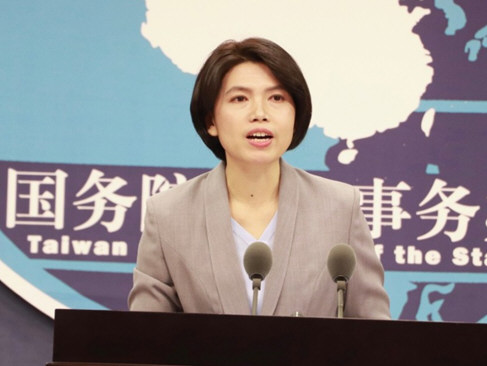 美军机降落台湾 国防部:切勿玩火