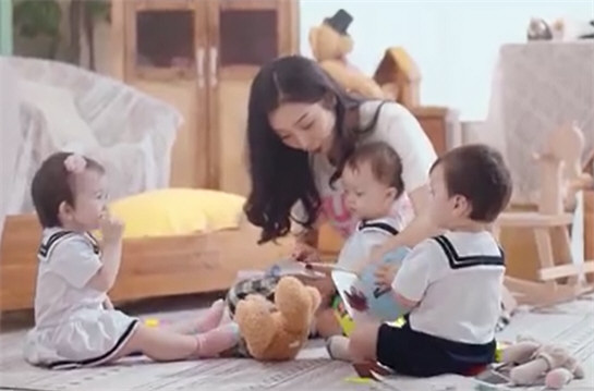 女模特每月10万养混血三胞胎