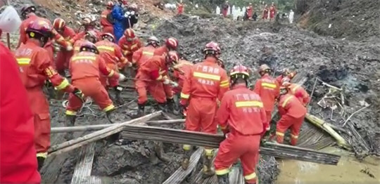 搜救现场发现疑似引擎等残骸