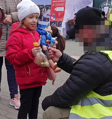 人贩子盯上乌克兰女孩 120万一个