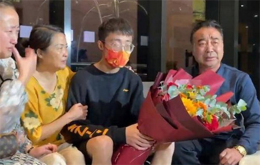 男孩从千万富翁家被拐到亿万富翁家