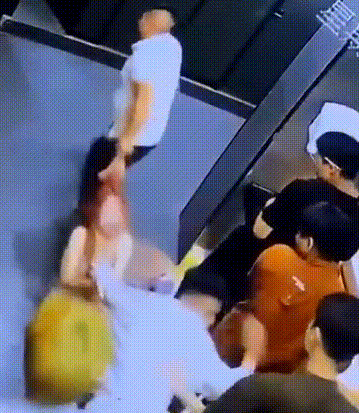 拖拽女子进厕所男子被刑拘 拖拽女子进厕所男子被刑拘