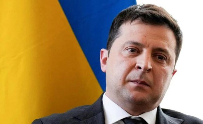 女子称蜜雪冰城中喝出活苍蝇乱爬