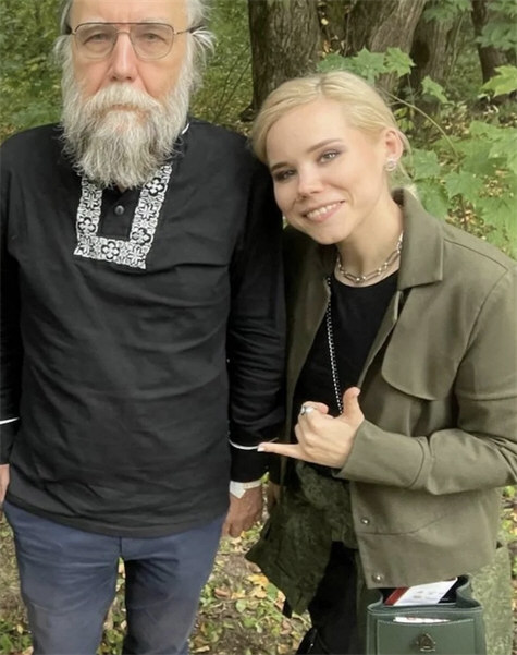 普京智囊杜金目睹女儿被炸身亡