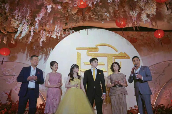 七匹狼公子与特步公主联姻