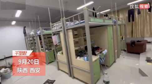 学生交完4500住宿费搬进12人间教室