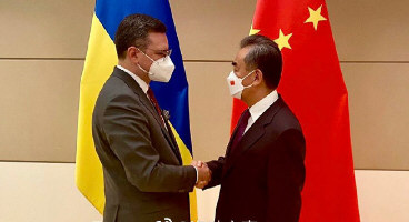 王毅会见乌外长:中方站在和平一边 王毅会见乌外长:中方站在和平一边