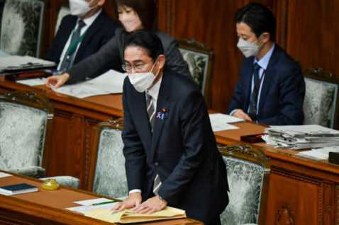 日首相呼吁放宽防疫措施 中方回应